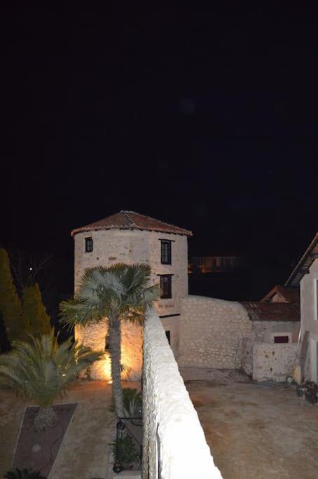 Tour Medievale Fortifiee Entierement Restaure Saint-Sever  Buitenkant foto
