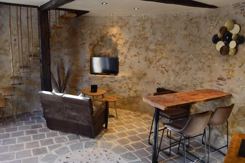 Tour Medievale Fortifiee Entierement Restaure Saint-Sever  Buitenkant foto